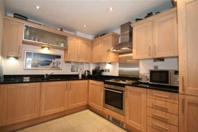  Image of 2 bedroom Flat to rent in York Road Guildford GU1 at Guildford, GU1 4DF