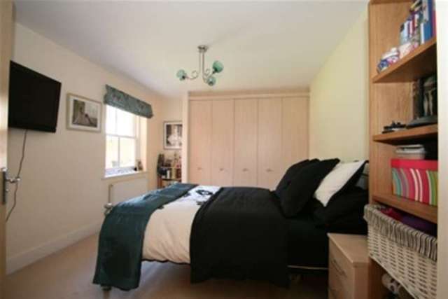  Image of 2 bedroom Flat to rent in York Road Guildford GU1 at Guildford, GU1 4DF