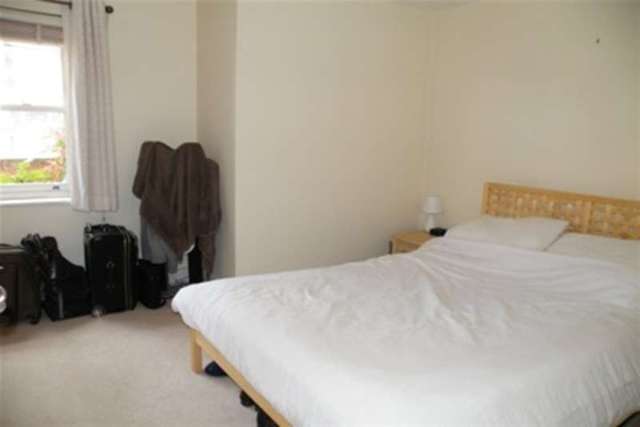 Image of 2 bedroom Flat to rent in York Road Guildford GU1 at Guildford, GU1 4DF
