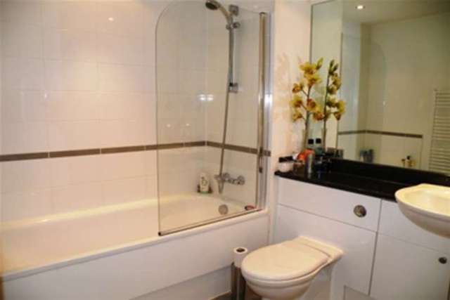  Image of 2 bedroom Flat to rent in York Road Guildford GU1 at Guildford, GU1 4DF