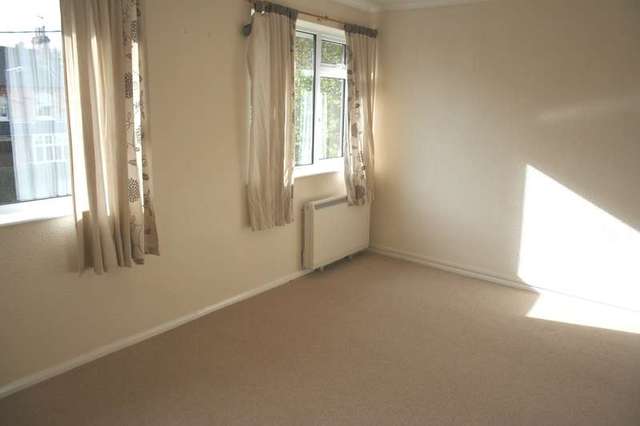  Image of 1 bedroom Flat to rent in Updown Hill Windlesham GU20 at Windlesham, GU20 6DX