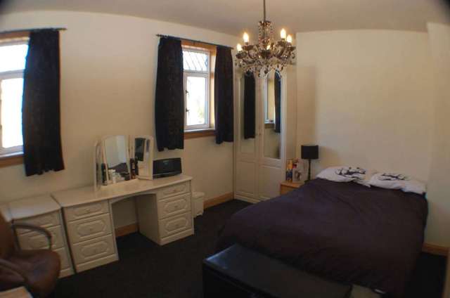  Image of 3 bedroom Cottage for sale in Walkerburn Road Glasgow G52 at Walkerburn Road  Glasgow, G52 3HY