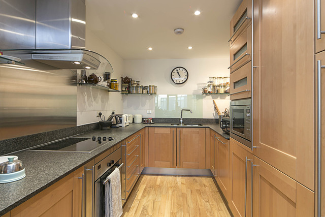  Image of 2 bedroom Apartment to rent in Garden Walk London EC2A at London, EC2A 3EW