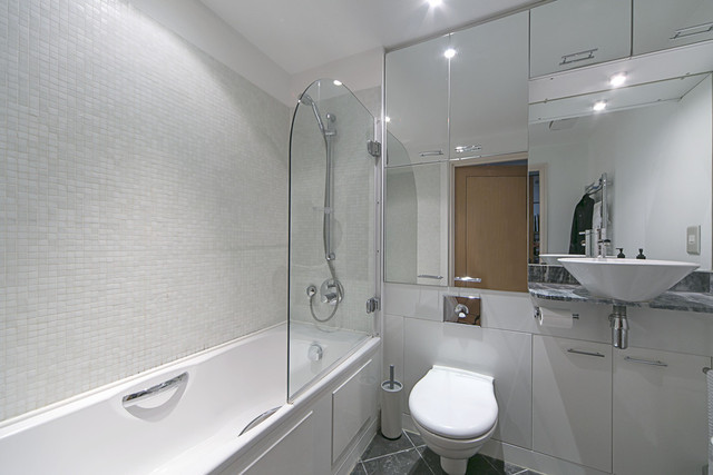  Image of 2 bedroom Apartment to rent in Garden Walk London EC2A at London, EC2A 3EW