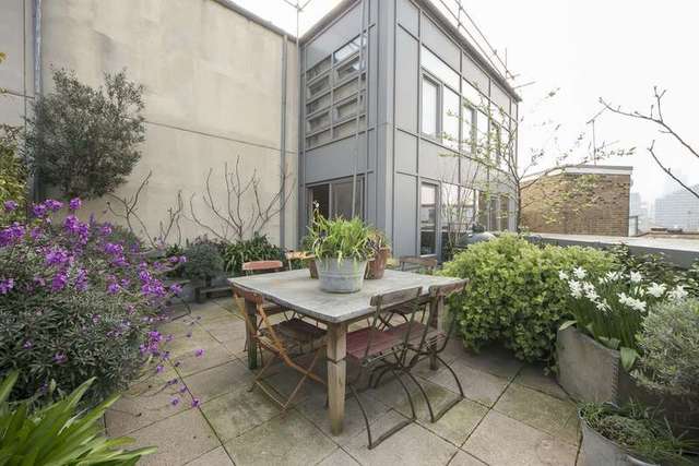  Image of 2 bedroom Flat to rent in Garden Walk London EC2A at London, EC2A 3EW