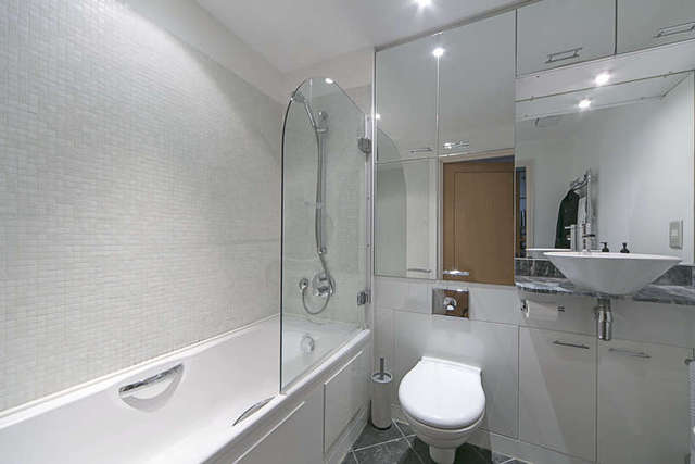  Image of 2 bedroom Flat to rent in Garden Walk London EC2A at London, EC2A 3EW