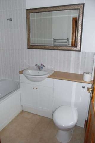  Image of 3 bedroom Town House to rent in Gravel Walk Tewkesbury GL20 at Tewkesbury  Tewkesbury, GL20 5NL