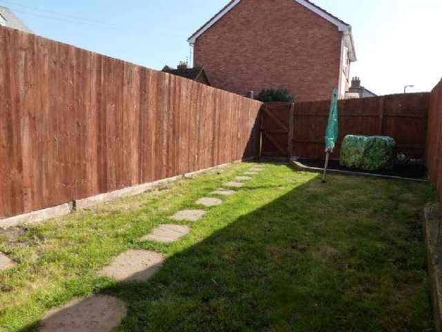  Image of 3 bedroom Town House to rent in Gravel Walk Tewkesbury GL20 at Tewkesbury  Tewkesbury, GL20 5NL