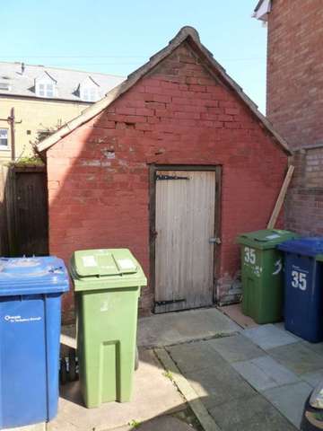  Image of 3 bedroom Town House to rent in Gravel Walk Tewkesbury GL20 at Tewkesbury  Tewkesbury, GL20 5NL