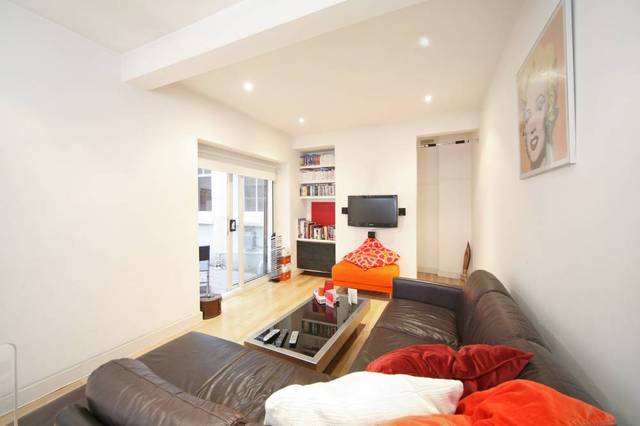  Image of 1 bedroom Ground Flat to rent in Airlie Gardens London W8 at Airlie Gardens  London, W8 7AJ