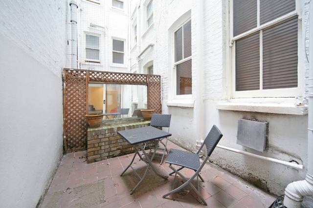  Image of 1 bedroom Ground Flat to rent in Airlie Gardens London W8 at Airlie Gardens  London, W8 7AJ