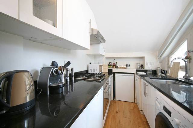  Image of 1 bedroom Ground Flat to rent in Airlie Gardens London W8 at Airlie Gardens  London, W8 7AJ