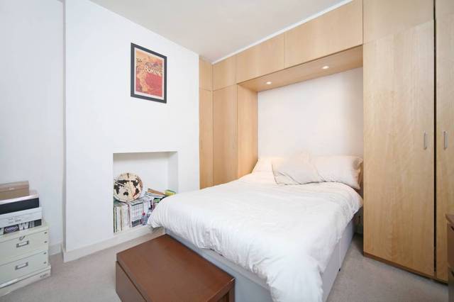  Image of 1 bedroom Ground Flat to rent in Airlie Gardens London W8 at Airlie Gardens  London, W8 7AJ