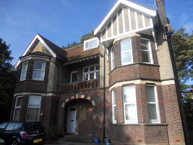  Image of 2 bedroom Flat to rent in Hart Hill Lane Luton LU2 at Albany Grove Hart Hill Lane Luton, LU2 0AZ