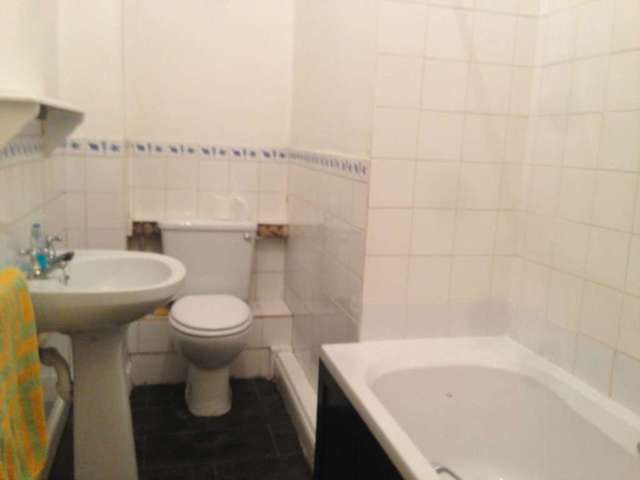  Image of 2 bedroom Flat to rent in Hart Hill Lane Luton LU2 at Albany Grove Hart Hill Lane Luton, LU2 0AZ