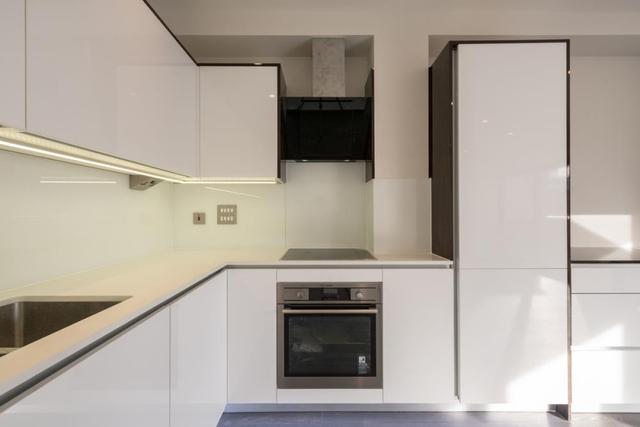  Image of 2 bedroom Ground Flat for sale in Alie Street London E1 at Alie Street  London, E1 8DE