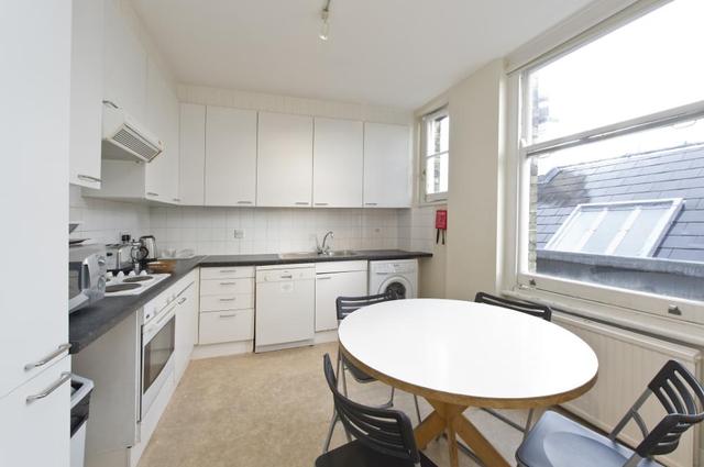  Image of 3 bedroom Flat to rent in Allen Street London W8 at Allen House  Allen Street, W8 6BH
