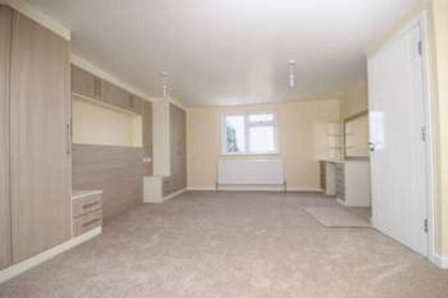  Image of 5 bedroom Semi-Detached house for sale in Alleyn Park Southall UB2 at Alleyn Park  Southall, UB2 5QU