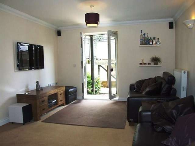  Image of 2 bedroom Flat to rent in Hulse Road Shirley Southampton SO15 at 19 Hulse Road  Southampton, SO15 2SD
