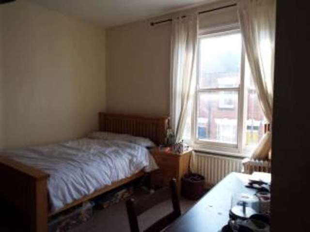  Image of 3 bedroom Terraced house for sale in Avenue Road Extension Leicester LE2 at Leicester Leicestershire Knighton, LE2 3EH
