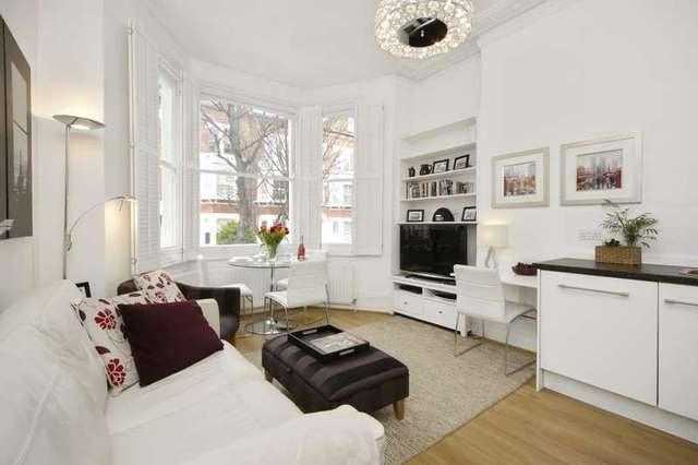  Image of 2 bedroom Ground Flat to rent in Aynhoe Road London W14 at Aynhoe Road  London, W14 0QA
