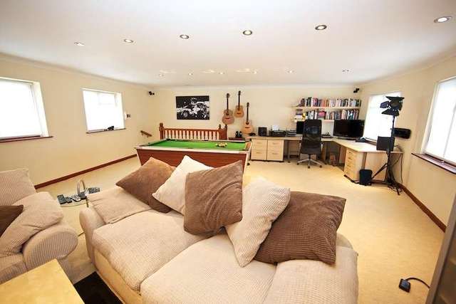  Image of 2 bedroom Maisonette to rent in Babbacombe Road Torquay TQ1 at 496 Babbacombe Road TORQUAY Devon, TQ1 1HL