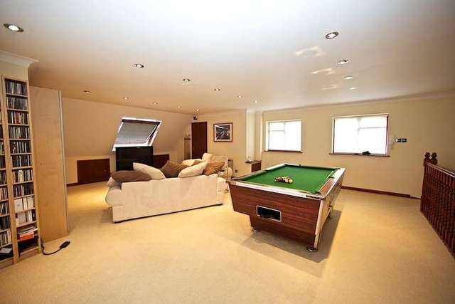  Image of 2 bedroom Maisonette to rent in Babbacombe Road Torquay TQ1 at 496 Babbacombe Road TORQUAY Devon, TQ1 1HL