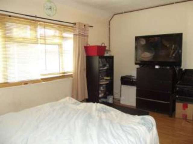  Image of 1 bedroom Flat for sale in Crouch Avenue Barking IG11 at Barking  Creekmouth, IG11 0QX