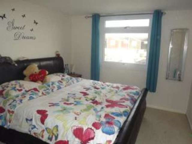  Image of 3 bedroom Terraced house for sale in Mullins Close Basingstoke RG21 at Basingstoke Hampshire Basingstoke, RG21 5QU