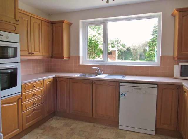  Image of 4 bedroom Detached house to rent in Bath Street Abingdon OX14 at Abingdon, OX14 1EA