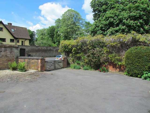  Image of 4 bedroom Detached house to rent in Bath Street Abingdon OX14 at Abingdon, OX14 1EA