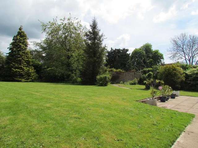  Image of 4 bedroom Detached house to rent in Bath Street Abingdon OX14 at Abingdon, OX14 1EA