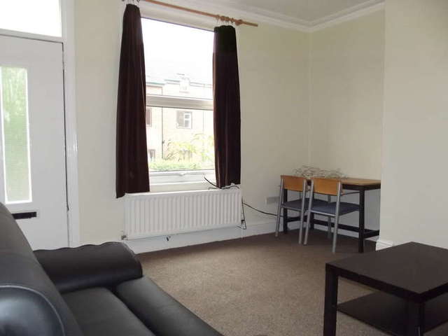  Image of 2 bedroom Terraced house to rent in Beechwood Grove Burley Leeds LS4 at Burley Leeds West Yorkshire, LS4 2LT