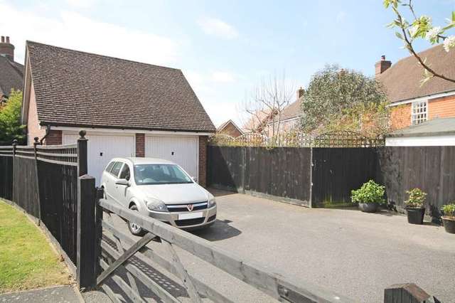  Image of 4 bedroom Detached house for sale in Berrall Way Billingshurst RH14 at Billingshurst, RH14 9PQ