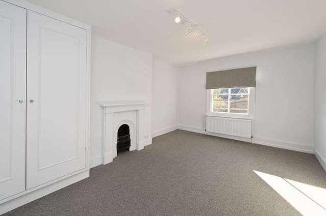  Image of 5 bedroom Terraced house to rent in Beverley Road London SW13 at Beverley Road  Barnes, SW13 0LX