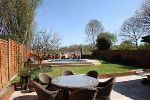  Image of 4 bedroom Detached house for sale in Byron Close Bishops Waltham Southampton SO32 at Byron Close Bishops Waltham Southampton, SO32 1RS