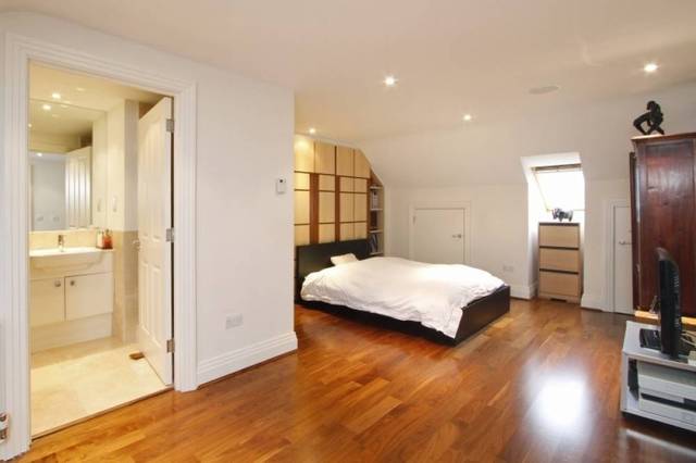  Image of 3 bedroom Detached house to rent in Blakemore Gardens London SW13 at Blakemore Villas  Lonsdale Road, SW13 9EH
