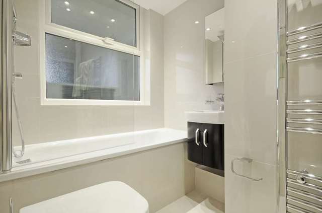  Image of Flat to rent in St. Johns Wood Park London NW8 at St John`s Wood Park St John`s Wood London, NW8 6NL