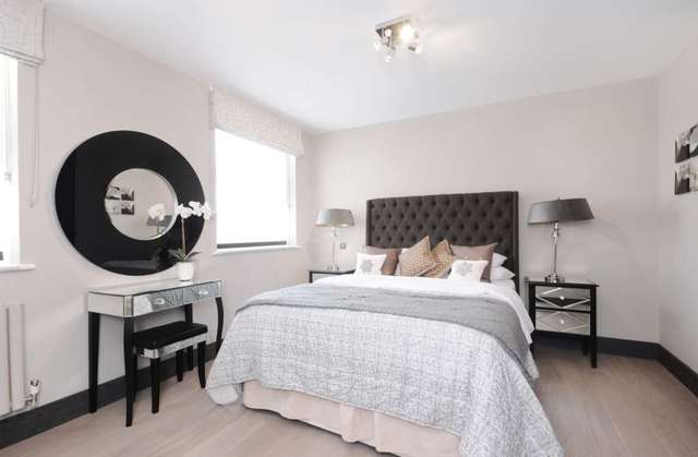  Image of 3 bedroom Apartment to rent in St. Johns Wood Park London NW8 at St Johns Wood Park St John`s Wood London, NW8 6NL