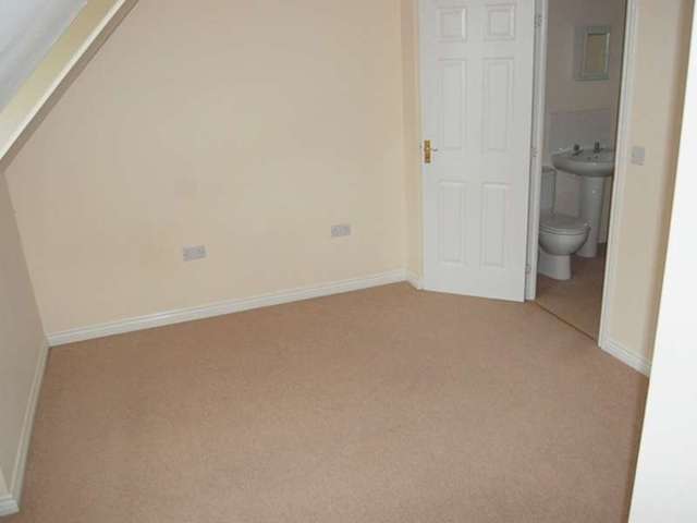 Image of 4 bedroom Detached house to rent in Bramley Copse Long Ashton Bristol BS41 at Bristol, BS41 9FG