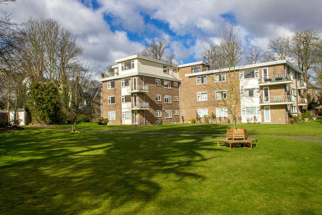  Image of 3 bedroom Flat for sale in Bramley Hyrst Bramley Hill South Croydon CR2 at South Croydon Sanderstead, CR2 6LL