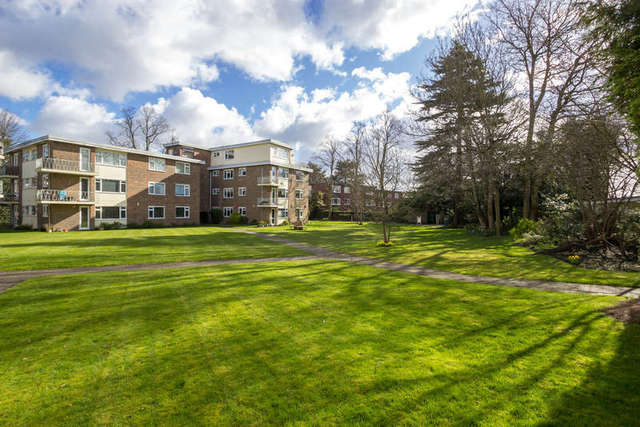  Image of 3 bedroom Flat for sale in Bramley Hyrst Bramley Hill South Croydon CR2 at South Croydon Sanderstead, CR2 6LL