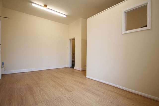  Image of 1 bedroom Ground Flat to rent in The Tything Worcester WR1 at 26 Tything  Worcester, WR1 1JL