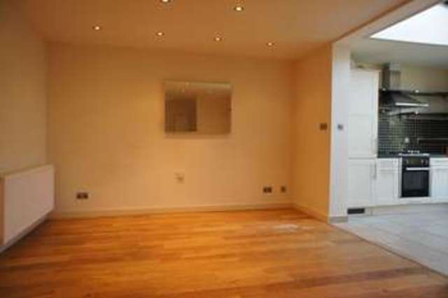  Image of 4 bedroom Terraced house to rent in Broadwater Road London SW17 at Broadwater Road  Tooting, SW17 0DX