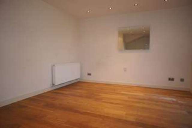  Image of 4 bedroom Terraced house to rent in Broadwater Road London SW17 at Broadwater Road  Tooting, SW17 0DX
