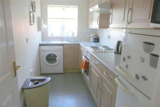  Image of 2 bedroom Flat to rent in Norman Crescent Budleigh Salterton EX9 at Budleigh Salterton, EX9 6RB