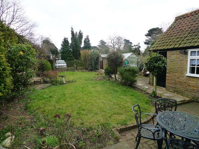  Image of 2 bedroom End of Terrace to rent in Burnt Oak Lane Blackfen Sidcup DA15 at Burnt Oak Lane  Sidcup, DA15 9DB
