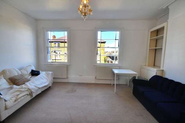  Image of 2 bedroom Flat to rent in The Park London W5 at The Park Ealing London, W5 5NF