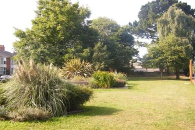  Image of 1 bedroom Flat to rent in Carisbrooke Road Newport PO30 at Newport, PO30 1DU