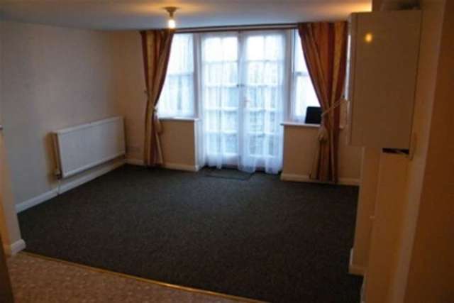  Image of 1 bedroom Flat to rent in Carisbrooke Road Newport PO30 at Newport, PO30 1DU